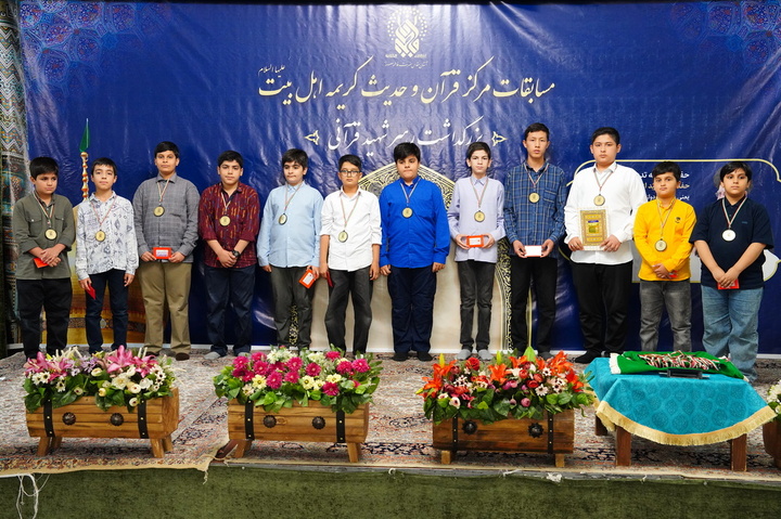 تجلیل از ۳۴ حافظ برگزیده قرآن کریم در حرم بانوی کرامت