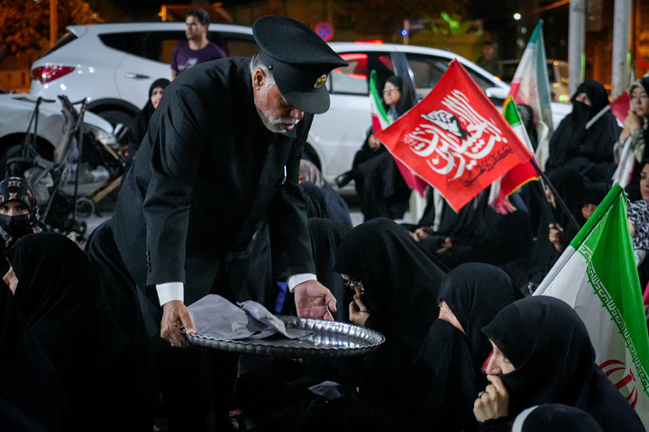 بسته‌بندی و توزیع بسته‌های فرهنگی در اجتماعات مردمی سطح شهر مشهد
