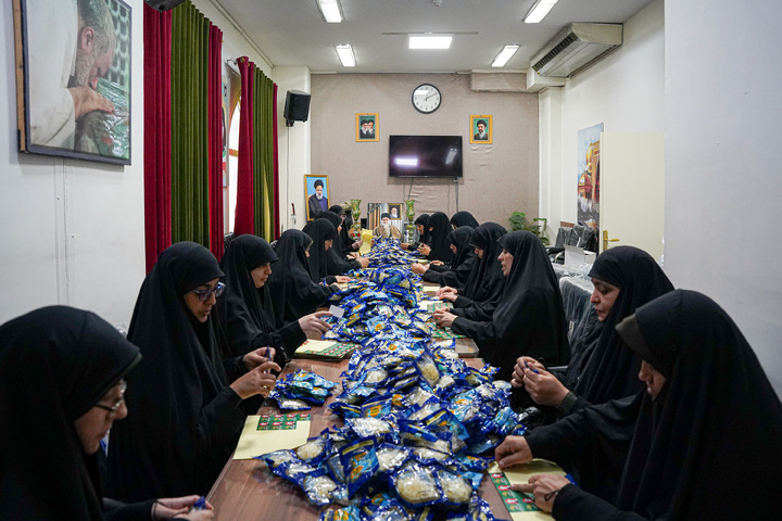 بسته‌بندی و توزیع بسته‌های فرهنگی در اجتماعات مردمی سطح شهر مشهد