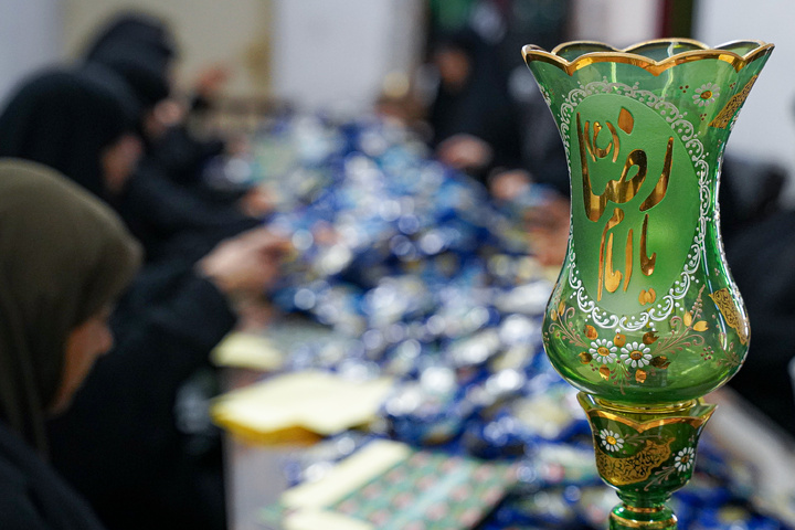 بسته‌بندی و توزیع بسته‌های فرهنگی در اجتماعات مردمی سطح شهر مشهد