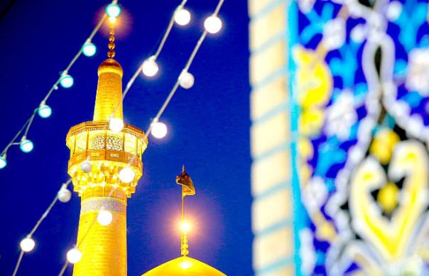 ازچراغانی صحن‌ها تا صف تبرک خانه؛ شبی به رنگ میلاد امام حسن عسکری (ع) در حرم رضوی