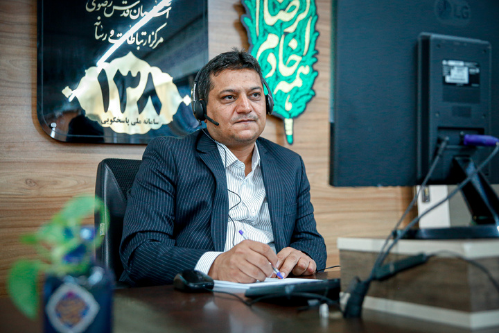 پاسخگویی تلفنی مدیر نظارت بر موقوفات آستان قدس رضوی به مخاطبان سامانه ۱۳۸