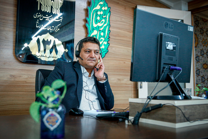پاسخگویی تلفنی مدیر نظارت بر موقوفات آستان قدس رضوی به مخاطبان سامانه ۱۳۸