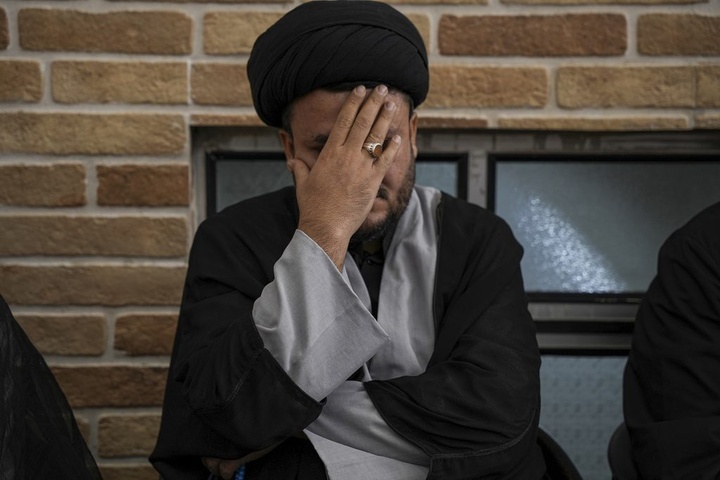 ابراز تسلیت خادمان حرم مطهر بانوی کرامت به بیت آیت‌الله شبیری زنجانی