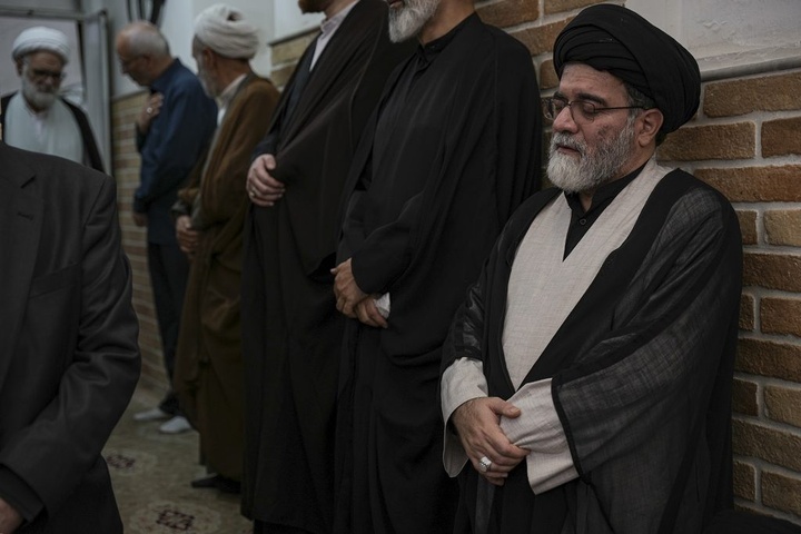 ابراز تسلیت خادمان حرم مطهر بانوی کرامت به بیت آیت‌الله شبیری زنجانی