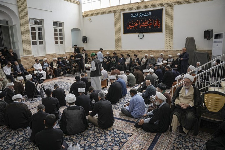 ابراز تسلیت خادمان حرم مطهر بانوی کرامت به بیت آیت‌الله شبیری زنجانی