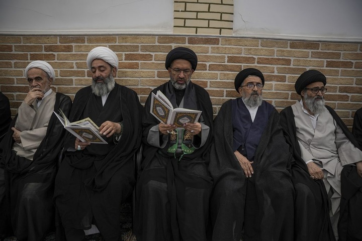 ابراز تسلیت خادمان حرم مطهر بانوی کرامت به بیت آیت‌الله شبیری زنجانی