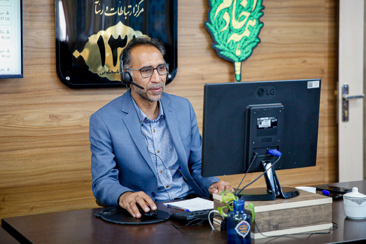 پاسخگویی تلفنی مدیر خدمات فنی و تزئینات محیطی حرم مطهر رضوی به مخاطبان سامانه ۱۳۸