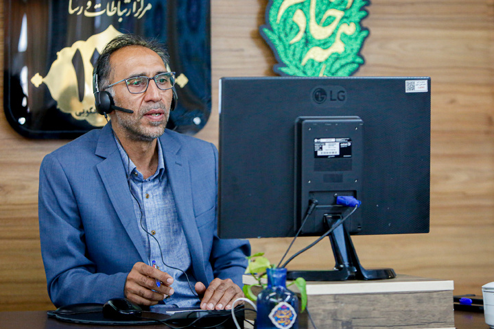 پاسخگویی تلفنی مدیر خدمات فنی و تزئینات محیطی حرم مطهر رضوی به مخاطبان سامانه ۱۳۸