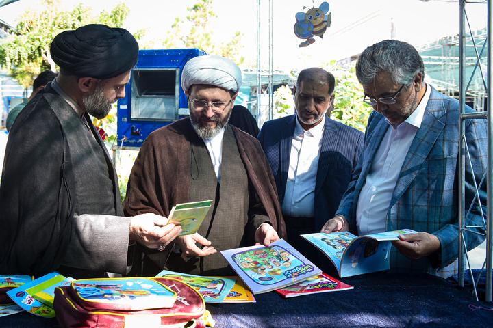 بازدید مدیران آستان قدس رضوی از فرایند توزیع اقلام آموزشی و فرهنگی مهدالرضا علیه‌السلام