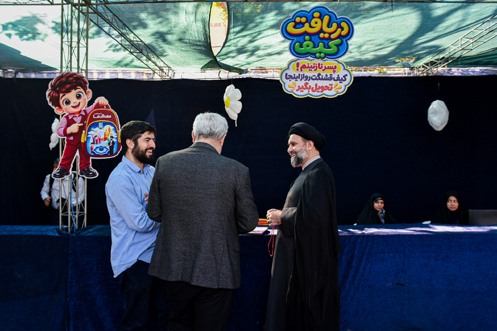 بازدید مدیران آستان قدس رضوی از فرایند توزیع اقلام آموزشی و فرهنگی مهدالرضا علیه‌السلام