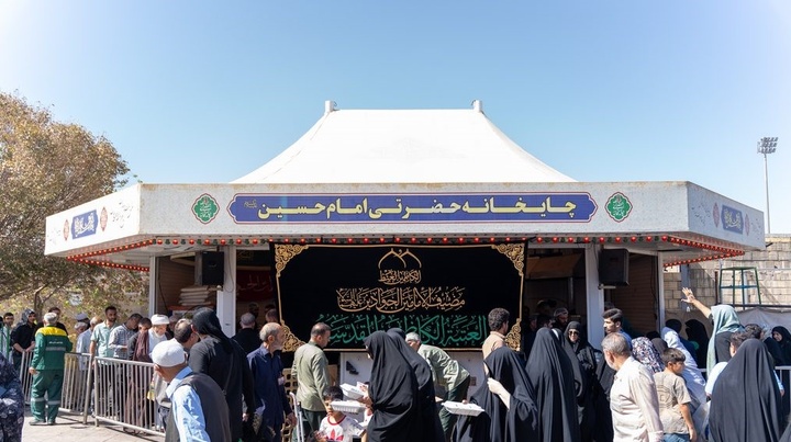 خدمت‌رسانی ۳۰ موکب ایرانی و عراقی به زائران در حرم حضرت معصومه(س)