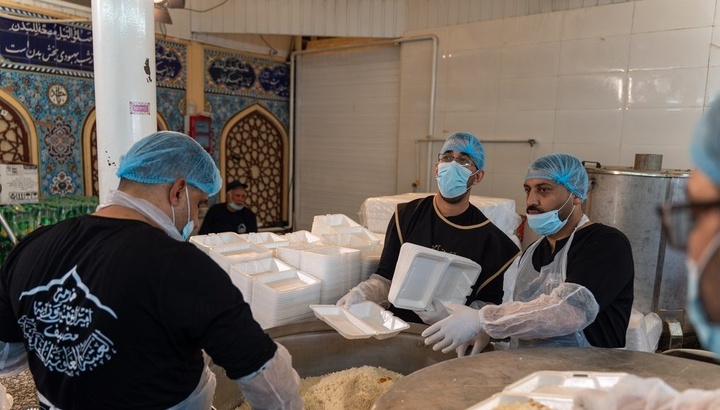 خدمت‌رسانی ۳۰ موکب ایرانی و عراقی به زائران در حرم حضرت معصومه(س)