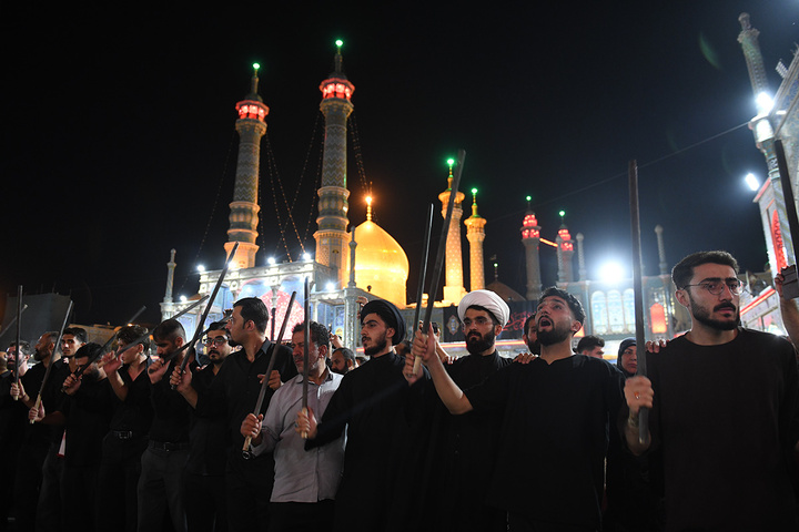 حال‌وهوای معنوی و شورانگیز حرم بانوی کرامت در شب رحلت آن حضرت