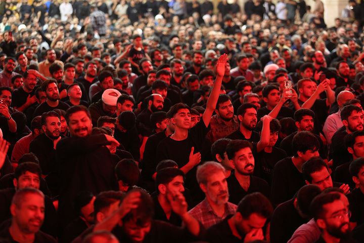 عزاداری پرشور نسل جوان در شب رحلت حضرت معصومه(س)
