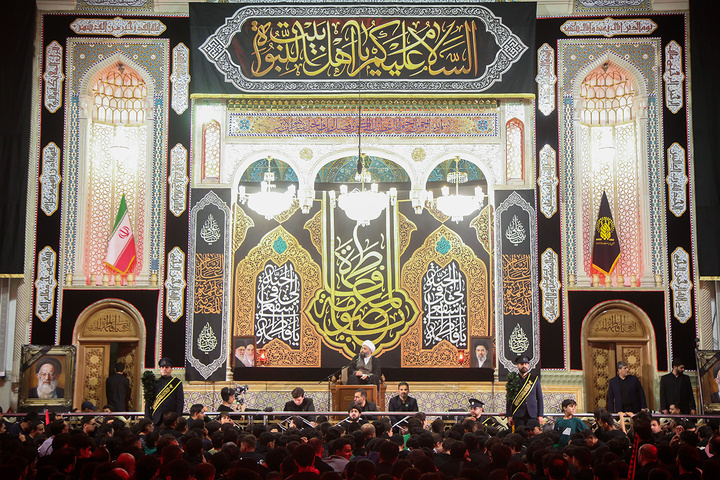 عزاداری پرشور نسل جوان در شب رحلت حضرت معصومه(س)