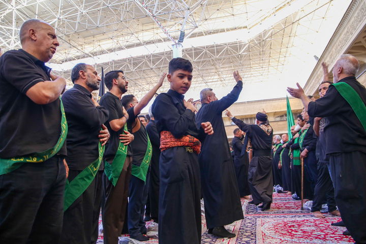 سوگواری مواکب‌داران عراقی در آستان کریمه اهل‌بیت(س)