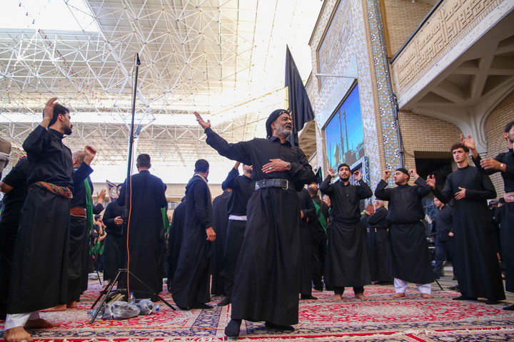سوگواری مواکب‌داران عراقی در آستان کریمه اهل‌بیت(س)