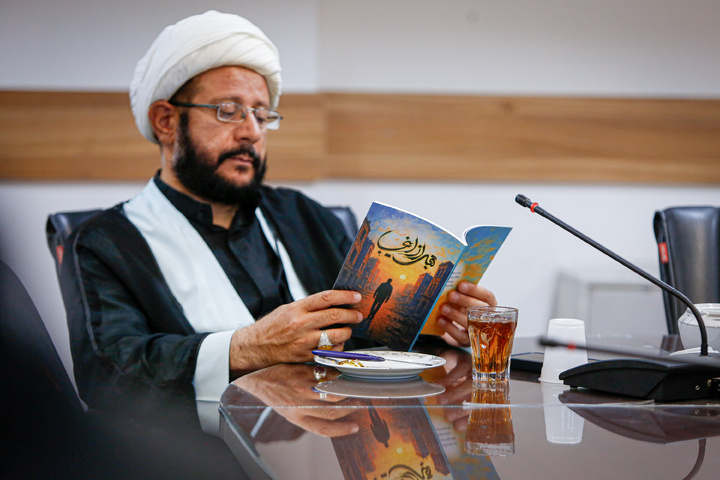 نشست نقد و بررسی کتاب «قبل از اینجا»