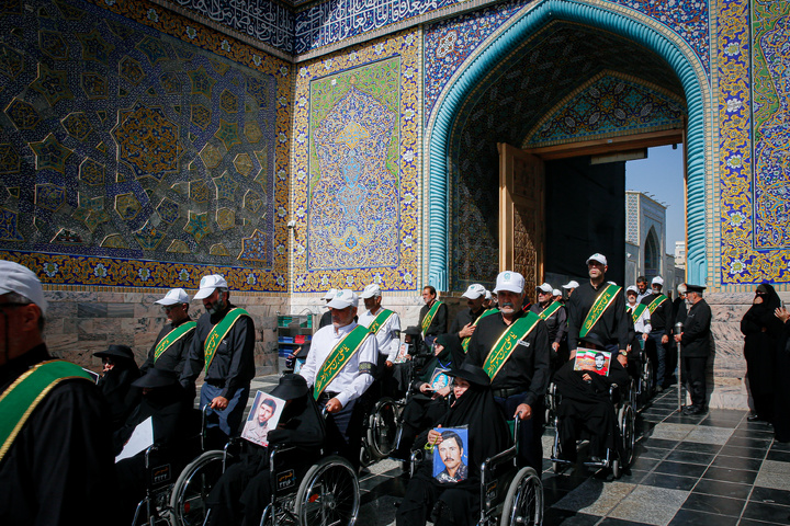 تشرف کاروان زیارتی معین الضعفا به حرم مطهر رضوی