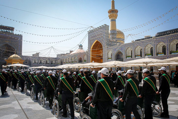 تشرف کاروان زیارتی معین الضعفا به حرم مطهر رضوی