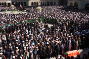 بدرقه باشکوه مرجع عالی‌قدر جهان تشیع به خانه ابدی توسط مردم قم