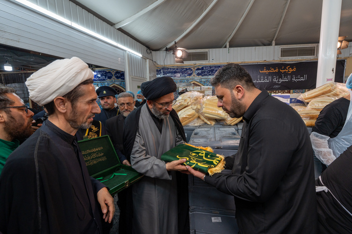 تقدیر از مواکب ایام رحلت بانوی کرامت توسط مسئولان حرم مطهر