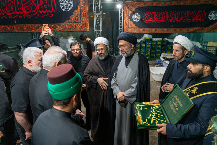 تقدیر از مواکب ایام رحلت بانوی کرامت توسط مسئولان حرم مطهر
