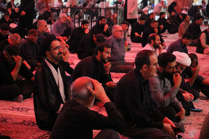 برپایی محفل عزاداری کریمه اهل بیت(س) در حرم مطهر ایشان