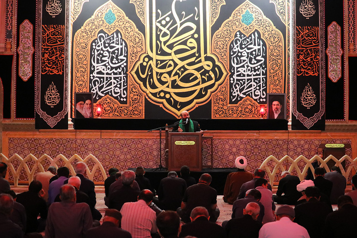 برپایی محفل عزاداری کریمه اهل بیت(س) در حرم مطهر ایشان