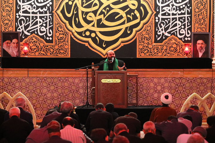 برپایی محفل عزاداری کریمه اهل بیت(س) در حرم مطهر ایشان