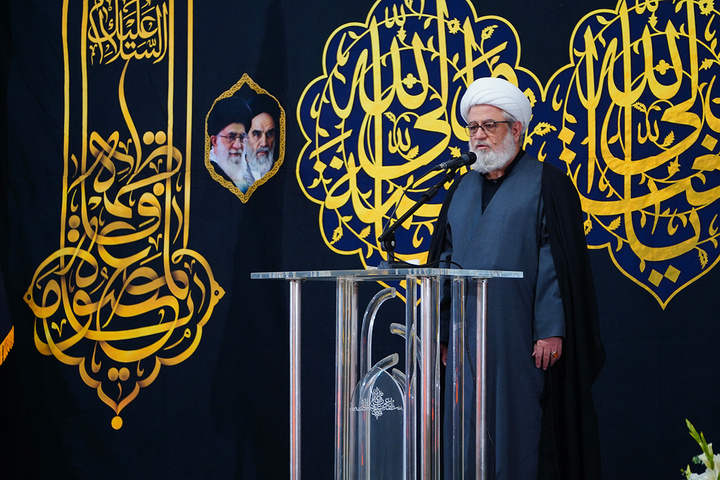 تصاویری متفاوت از آیین سنتی خطبه‌خوانی خدام در شام رحلت بانوی کرامت