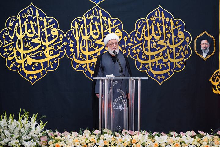 تصاویری متفاوت از آیین سنتی خطبه‌خوانی خدام در شام رحلت بانوی کرامت