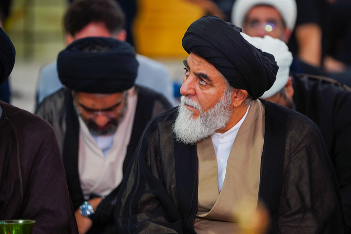 تصاویری متفاوت از آیین سنتی خطبه‌خوانی خدام در شام رحلت بانوی کرامت