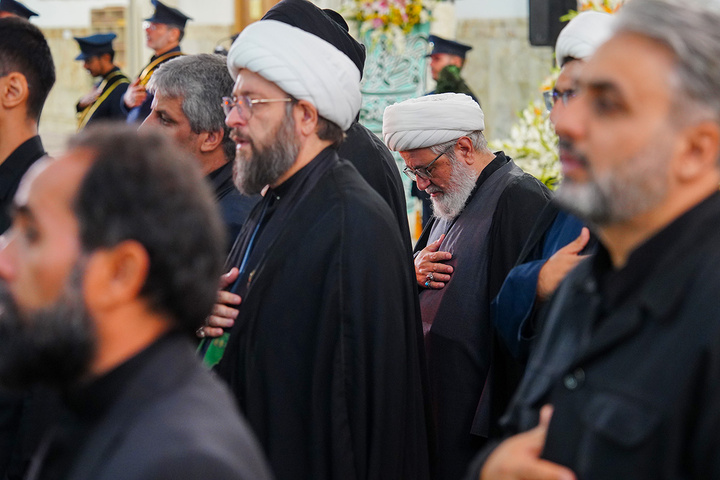 تصاویری متفاوت از آیین سنتی خطبه‌خوانی خدام در شام رحلت بانوی کرامت