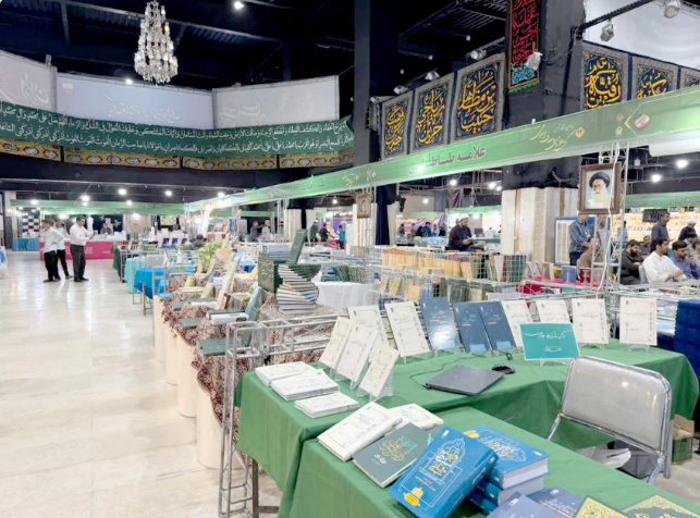 خریداری ۱۷۰۱ نسخه کتاب توسط کتابخانه رضوی از نمایشگاه کتب حوزوی و معارف اسلامی
