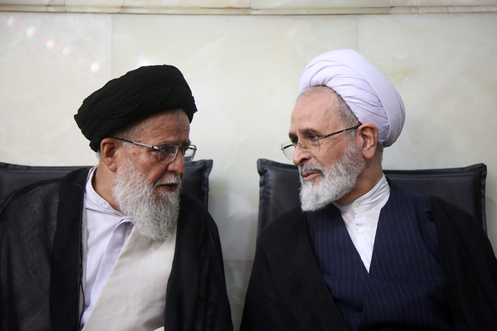 بزرگداشت آیت‌الله اعظمی شبیری زنجانی از سوی رهبر معظم انقلاب در حرم بانوی کرامت