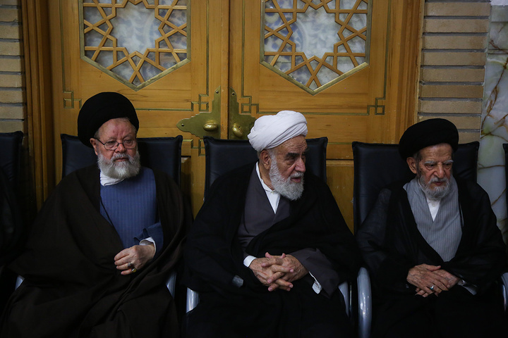 بزرگداشت آیت‌الله اعظمی شبیری زنجانی از سوی رهبر معظم انقلاب در حرم بانوی کرامت