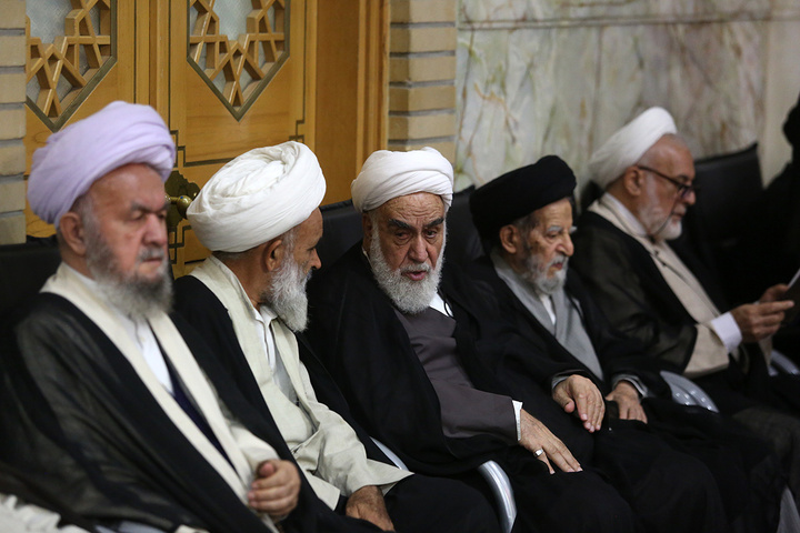 بزرگداشت آیت‌الله اعظمی شبیری زنجانی از سوی رهبر معظم انقلاب در حرم بانوی کرامت