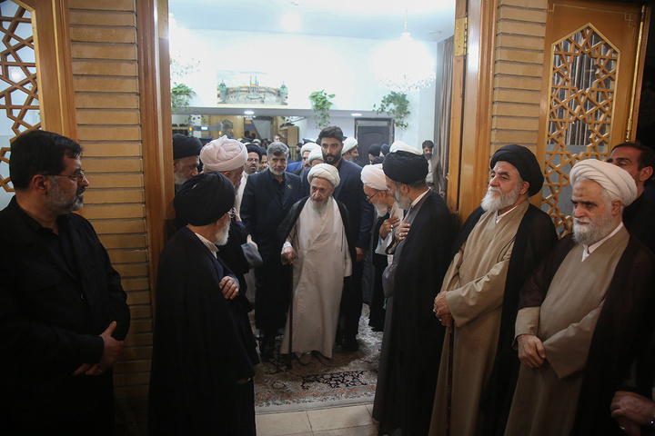 بزرگداشت آیت‌الله اعظمی شبیری زنجانی از سوی رهبر معظم انقلاب در حرم بانوی کرامت