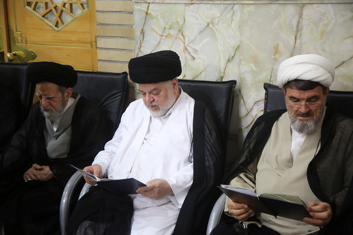 بزرگداشت آیت‌الله اعظمی شبیری زنجانی از سوی رهبر معظم انقلاب در حرم بانوی کرامت