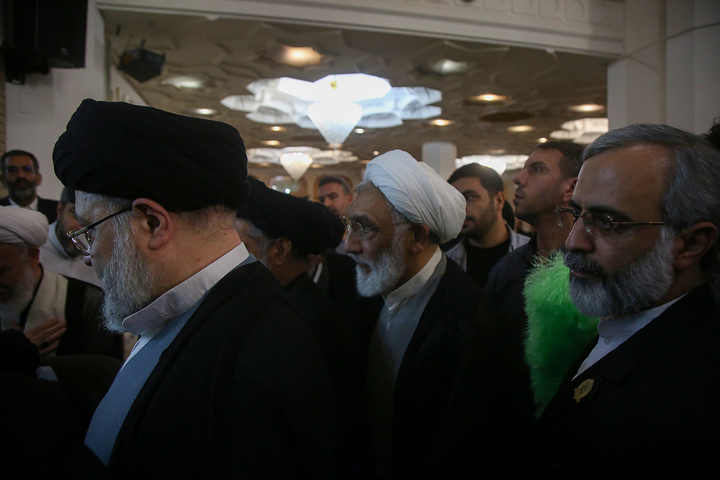 بزرگداشت آیت‌الله اعظمی شبیری زنجانی از سوی رهبر معظم انقلاب در حرم بانوی کرامت