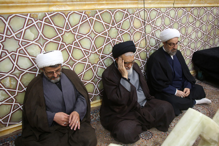 بزرگداشت آیت‌الله اعظمی شبیری زنجانی از سوی رهبر معظم انقلاب در حرم بانوی کرامت