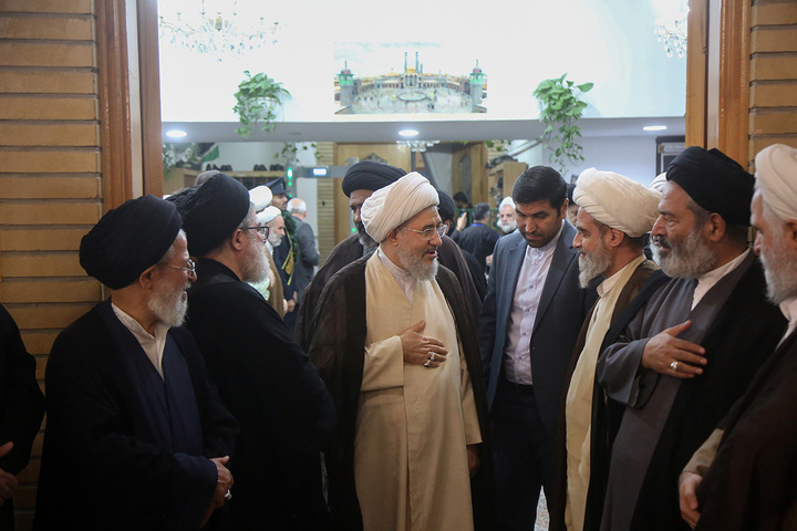 بزرگداشت آیت‌الله اعظمی شبیری زنجانی از سوی رهبر معظم انقلاب در حرم بانوی کرامت