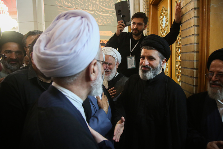 بزرگداشت آیت‌الله اعظمی شبیری زنجانی از سوی رهبر معظم انقلاب در حرم بانوی کرامت