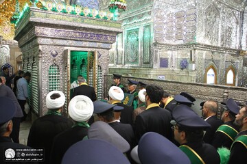 حضور خادمین آستان مقدس حضرت عبدالعظیم(ع) در آیین غبارروبی حرم مطهر حضرت احمد بن موسی الکاظم(ع)