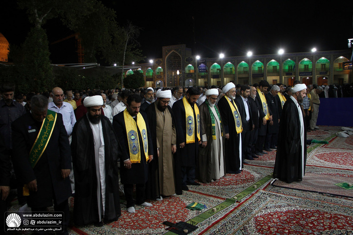 حضور خادمین آستان مقدس حضرت عبدالعظیم(ع) بمناسبت میلاد حضرت سیدالکریم در حرم مطهر حضرت شاهچراغ (ع)