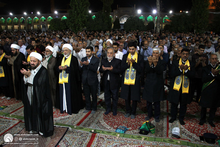 حضور خادمین آستان مقدس حضرت عبدالعظیم(ع) بمناسبت میلاد حضرت سیدالکریم در حرم مطهر حضرت شاهچراغ (ع)
