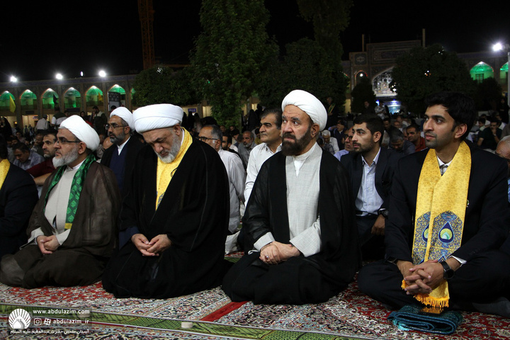 حضور خادمین آستان مقدس حضرت عبدالعظیم(ع) بمناسبت میلاد حضرت سیدالکریم در حرم مطهر حضرت شاهچراغ (ع)