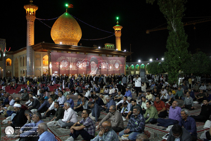 حضور خادمین آستان مقدس حضرت عبدالعظیم(ع) بمناسبت میلاد حضرت سیدالکریم در حرم مطهر حضرت شاهچراغ (ع)